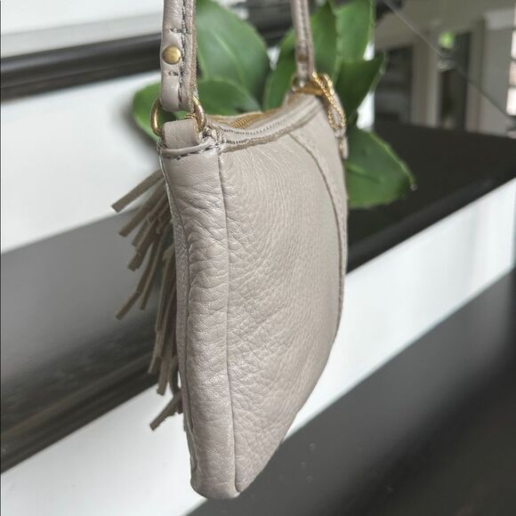 Fossil, genuine, leather Crossbody shoulder handbag purse, neutral fringe - Picture 5 of 9